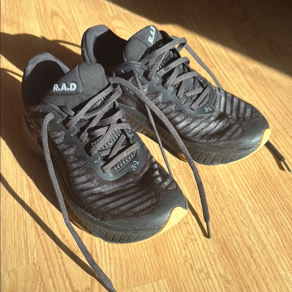 Men’s R.A.D size 8 Black Athletic Running Shoes
